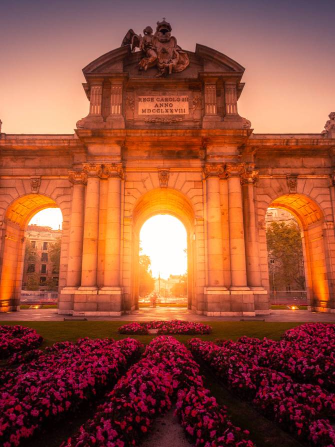 puerta-de-alcala-alcala-gate-center-madrid-spain
